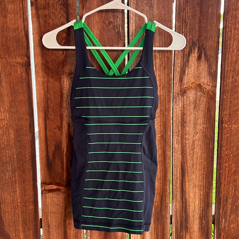 Lululemon workout top